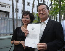 陈钦亮到选举局领取总统候选人资格证书