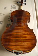 长白鱼鳞松制成的小提琴 长白鱼鳞松制成的小提琴