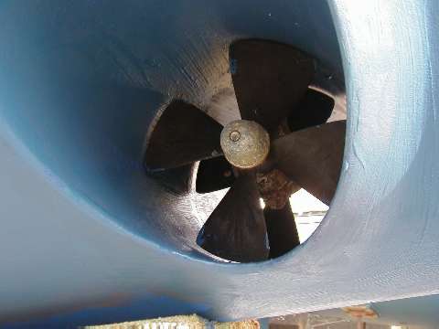 船首推进器;船首侧推装置 网络释义专业释义英英释义